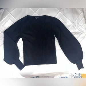 Banana Republic v-neck balloon sleeve sweater